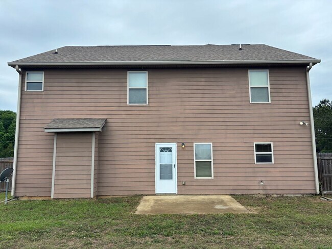Building Photo - This property blends ample living space and storage with functional amenities.