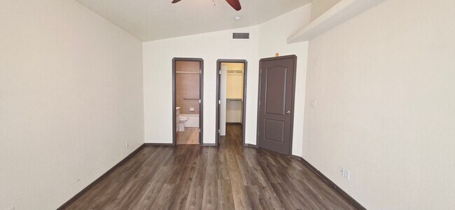 Building Photo - Adorable 3 bedroom, 2 bath apartment in East El Paso!
