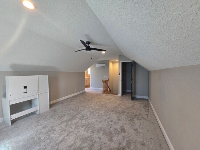 Building Photo - Beautiful 3-Bedroom, 3-Bath Home with Bonu...