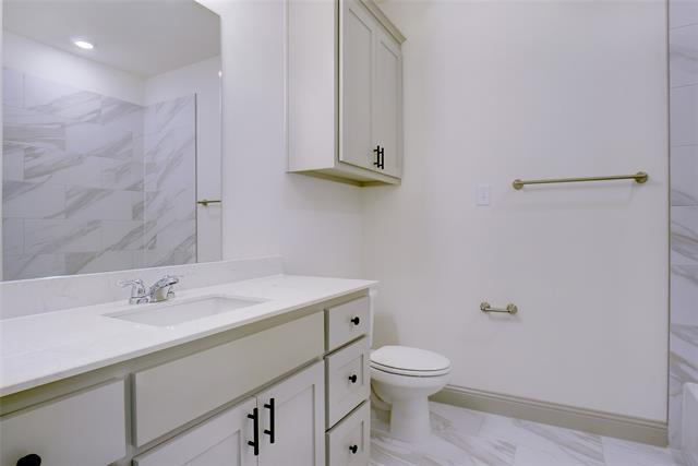 Building Photo - 219 Community Dr