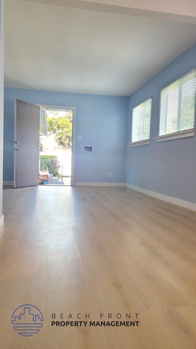 Building Photo - 1534-1548 W. 20th St.