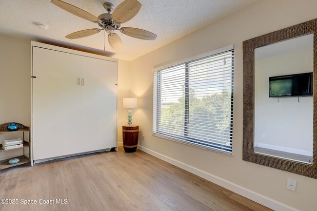 Building Photo - 9612 Riverside Dr