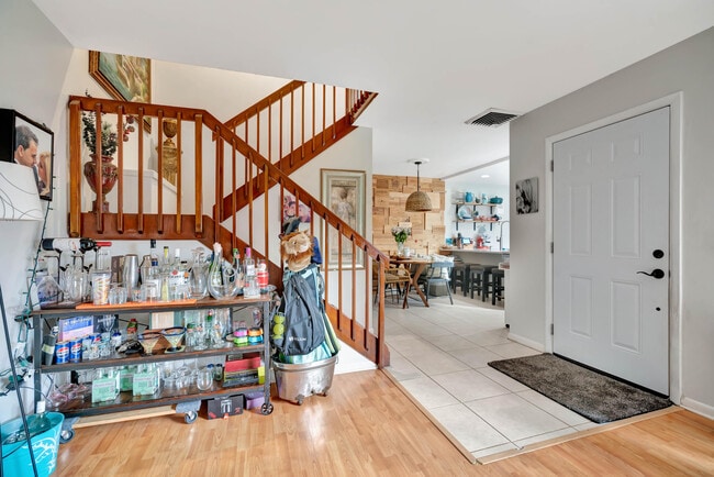 Building Photo - 148 Heritage Way