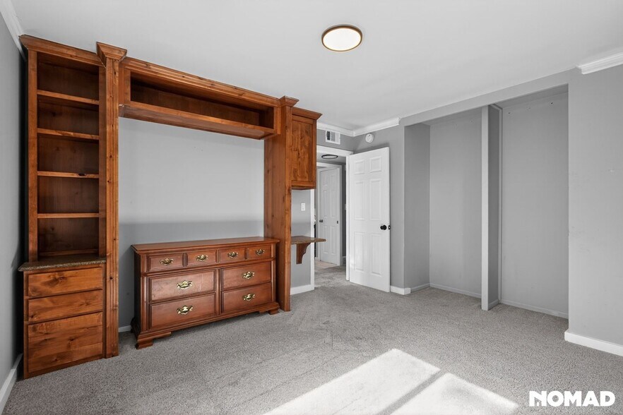 Building Photo - 1137 Pando Ave