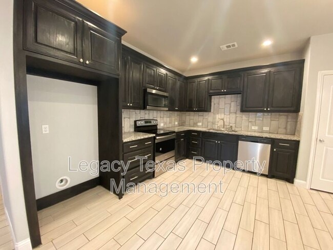 Building Photo - 301 E Willingham St