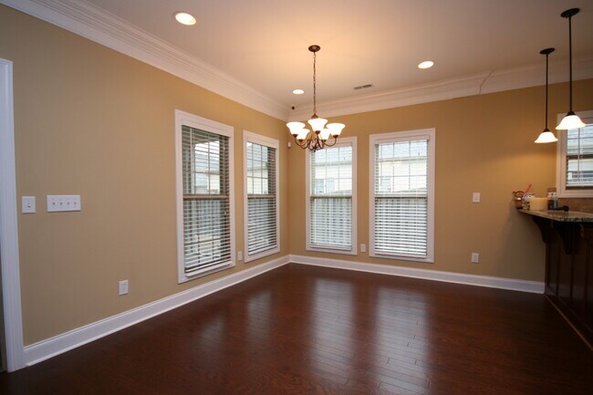 Building Photo - 231 Grove Village Way