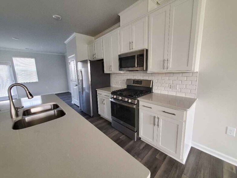 Building Photo - Room in Townhome on Kasota Ln