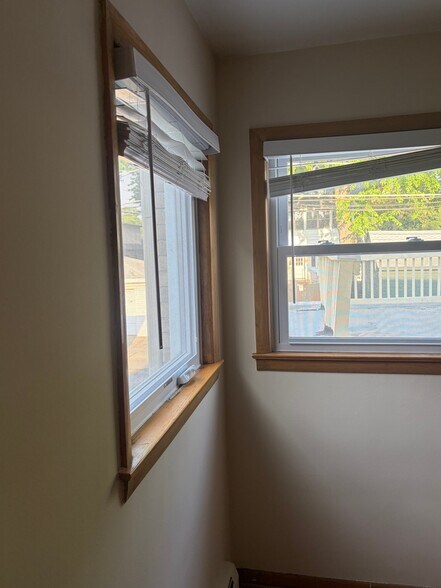 Building Photo - 3500 S Oak Park Ave