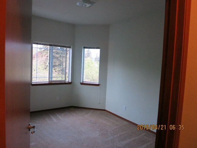 Building Photo - 12231-12239 SE Bush St