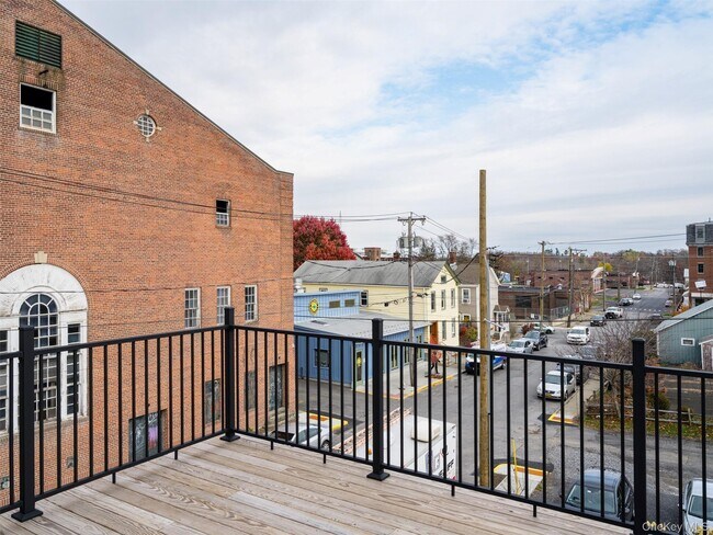 Building Photo - 702-704-704 Columbia St