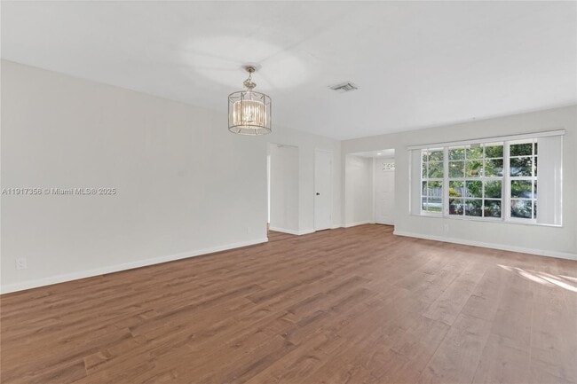 Building Photo - 550 SW 38th Terrace