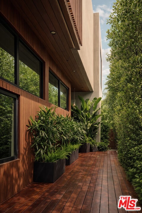 Building Photo - 530 N La Jolla Ave