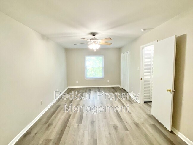 Building Photo - 13 Sandpiper Ct