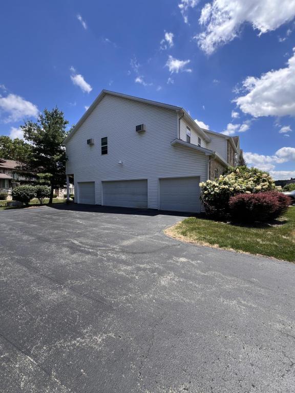 Building Photo - 3635 Indian Run, Unit 2