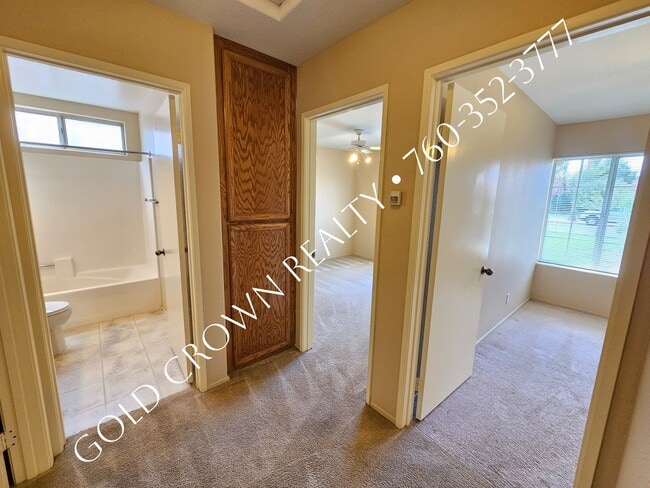 Building Photo - 2402 Lenrey Ave