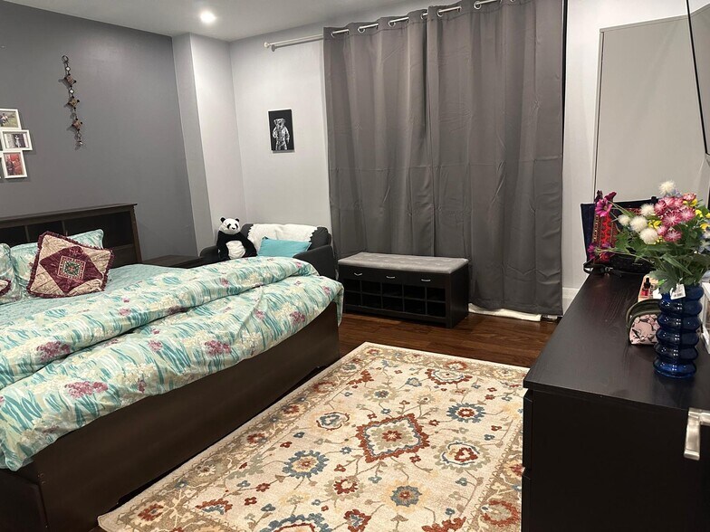 Building Photo - 100 Shearwater Ct E