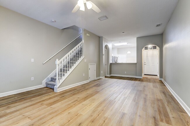 Building Photo - Spacious New Tampa 2 Bedroom, 2.5 Bath Tow...
