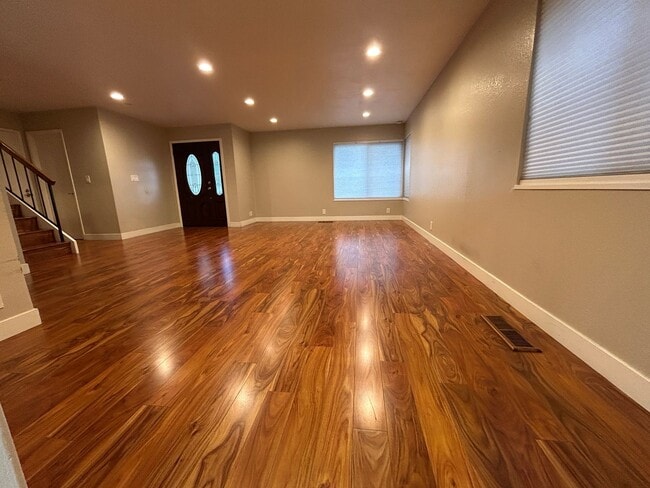 Building Photo - Beautifully Updated 4-Bedroom Home in Came...
