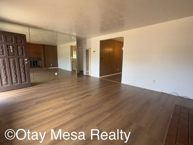 Building Photo - Charming 3-Bedroom Home with Expansive Outdoor Space