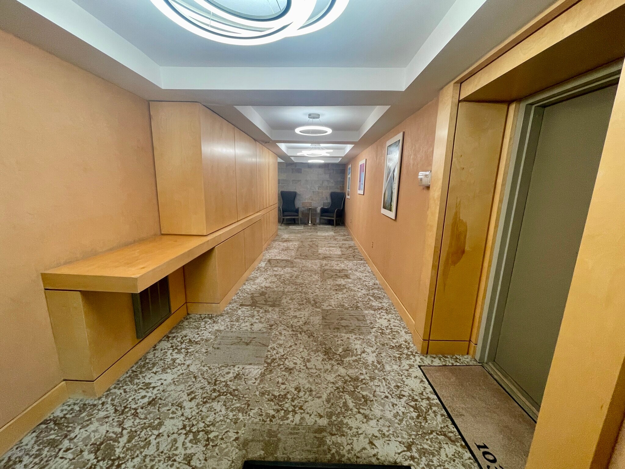 Lobby - 320 Hammond Pond Pkwy