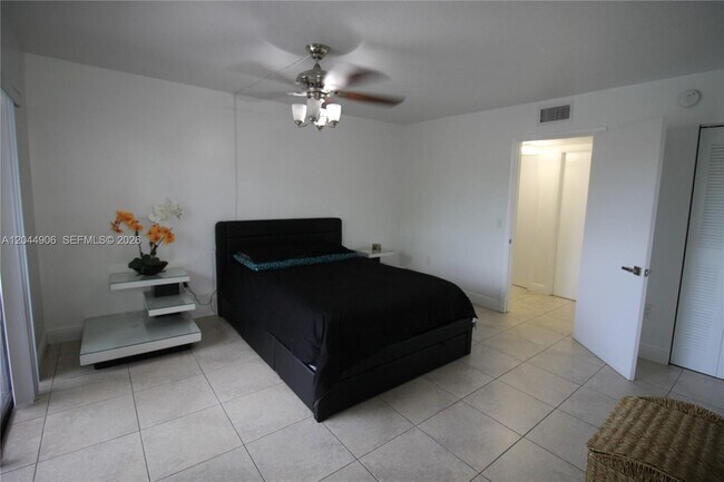 Building Photo - 8415 SW 107th Ave