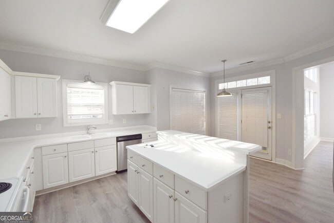 Building Photo - 204 Lenox Dr