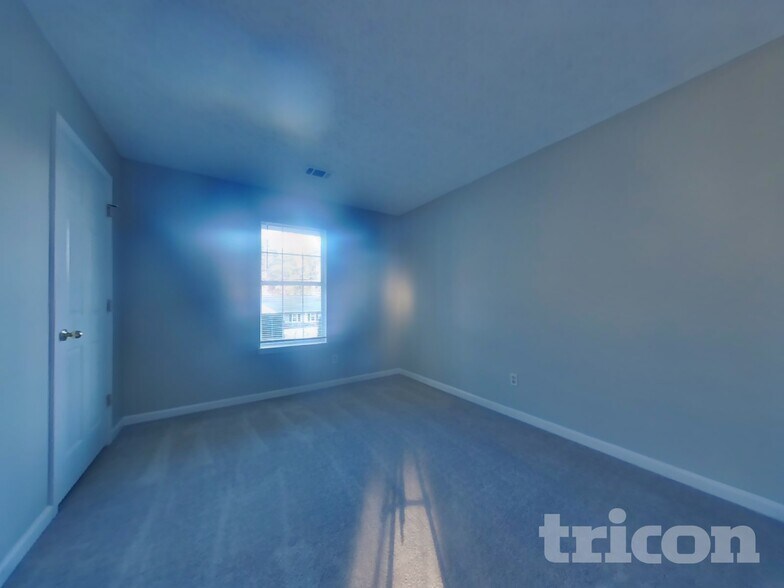 Building Photo - 620 Bluff Dr