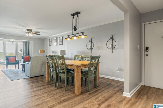 Building Photo - 1909 16th Ave S