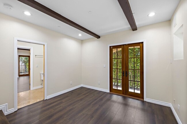 Building Photo - 1609 S Ola Vista