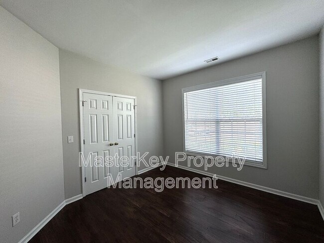 Building Photo - 204 Straywhite Ave