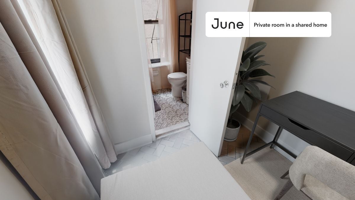 Building Photo - Private bedroom in 3 bed/2 bath Home