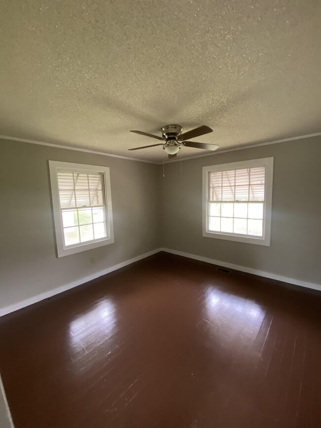 Building Photo - 405 McArthur Blvd