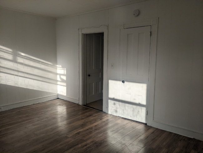 Building Photo - 3 Cherry St