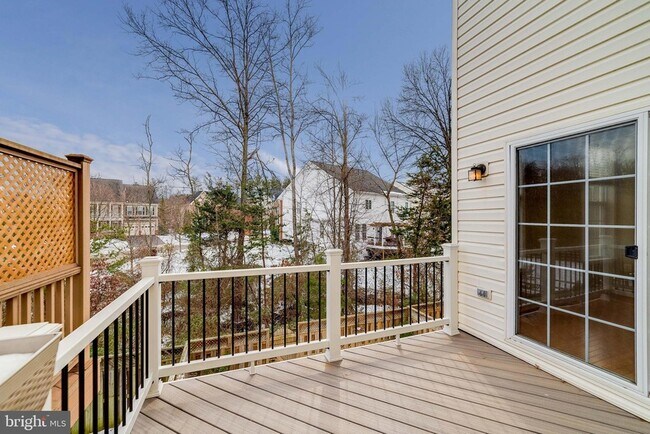 Building Photo - 22072 Avonworth Square