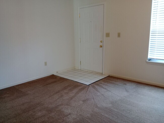 Building Photo - 210-210 Nikki Way