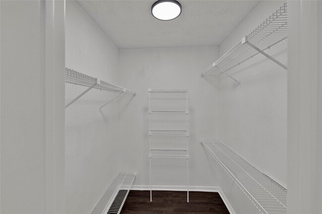 Building Photo - 2830 S Bartell Dr