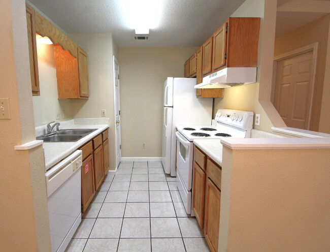 Building Photo - Updated 2BR/2BA in West Pensacola – New Ca...