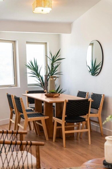 Building Photo - 2483 Oxford Ave