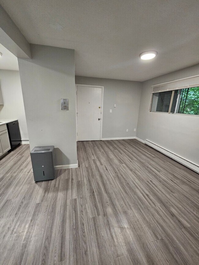 Building Photo - 10 Thorn St