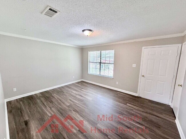 Building Photo - 2587 Wellons Ave