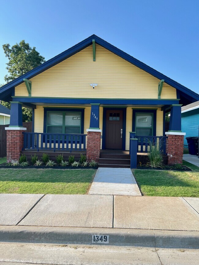 Building Photo - 1347 E Haskell St