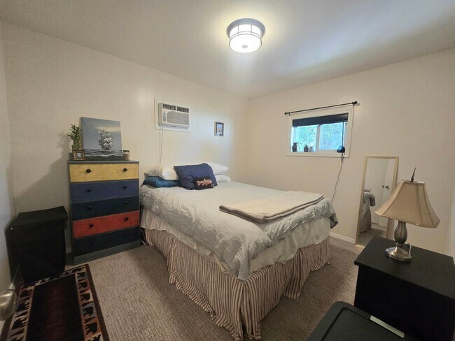 Building Photo - Spacious 4 Bedroom Home with Fenced Yard +...
