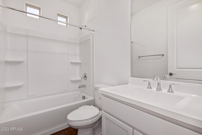 Building Photo - 14038 W Desert Hollow Dr
