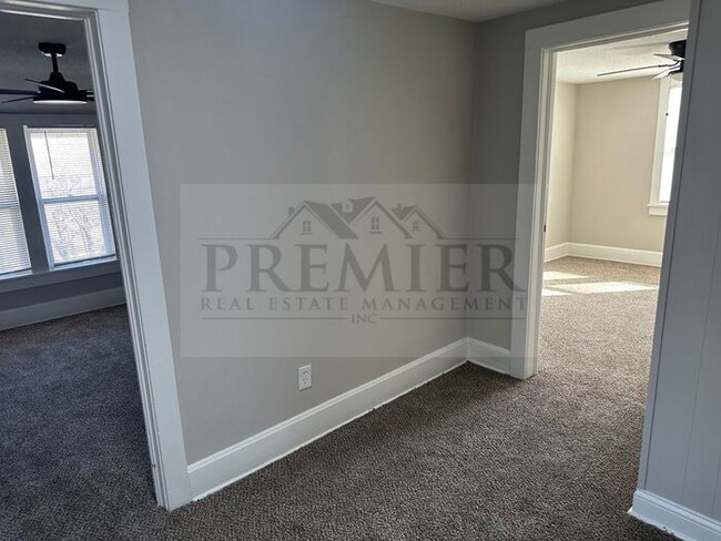 Building Photo - 304 E Monroe St Buckner MO 64016 - 4 bed/ ...