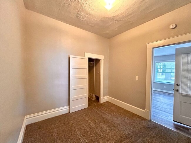 Building Photo - Three Bedroom Home in Muskegon Heights