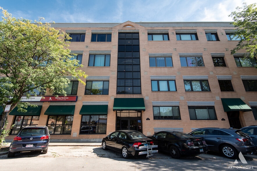 Front of Building - 4751 N Artesian Ave #409