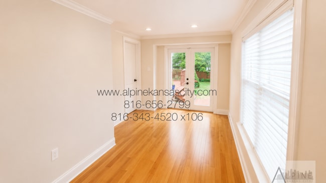 Building Photo - Beautiful Home Near Brookside