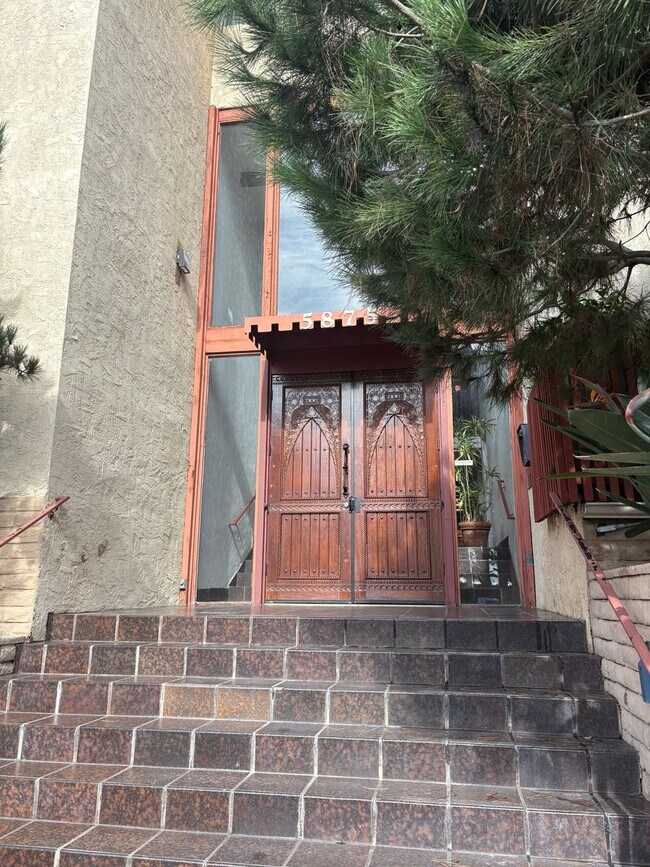Building Photo - Spacious 2-Bed, 2-Bath Condo in Prime Culver City Location – Freshly Updated!