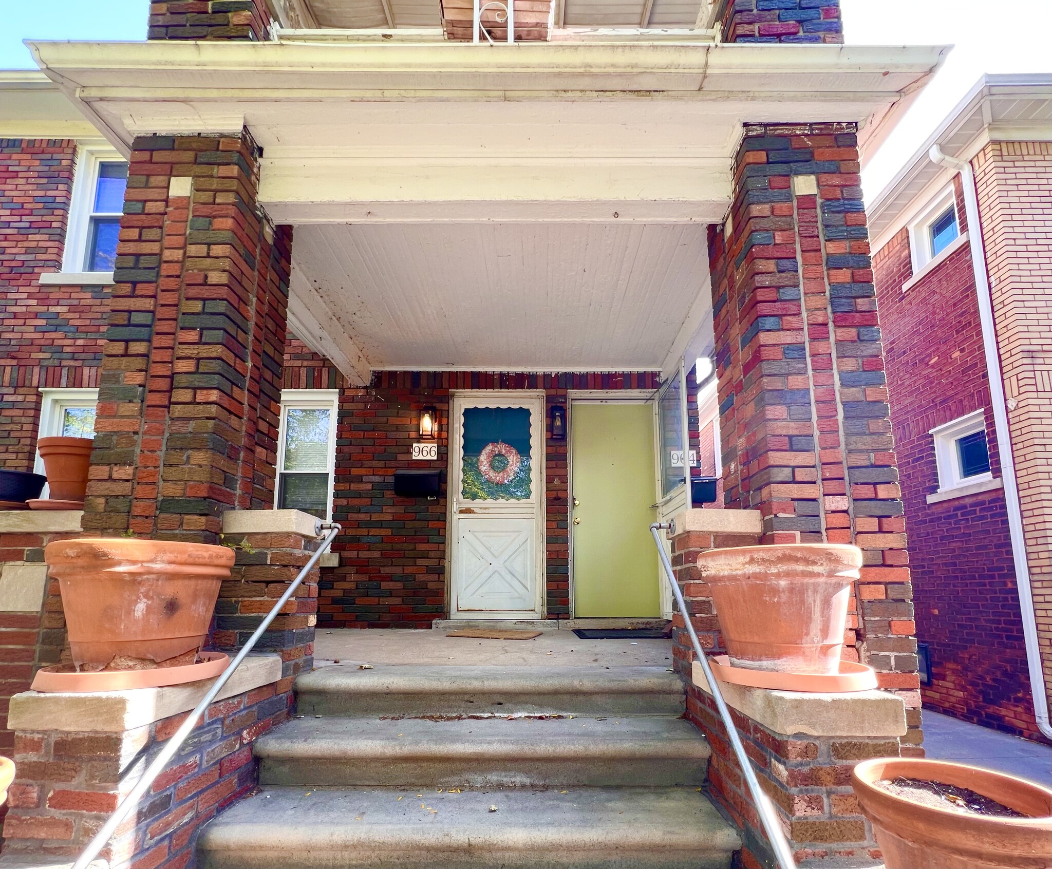 Building Photo - 966 Beaconsfield Ave