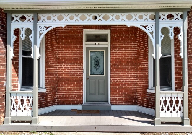 Building Photo - 519 Nelson St